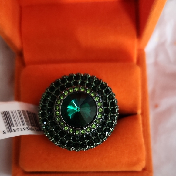 Kurt Geiger 3 Greens Stone Ring SIZE 8 NWT - Picture 3 of 6